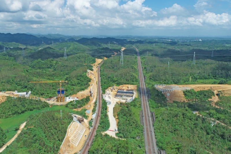 廣西濱海公路長壢立交橋工程下部結構完工(尹全成 攝).jpg