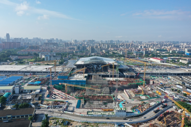 圖為廣湛高鐵佛山站項(xiàng)目(周慧 攝).jpg
